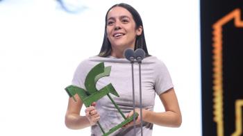 Los Ondas premian la eterna compañía del cine, la música y la cultura en una gala alumbrada por la luz de la radio en el apagón